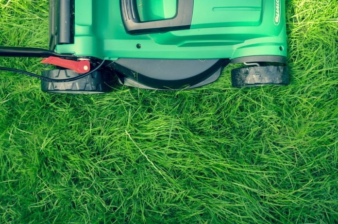 How To Maintain Your Commercial Lawn Mower