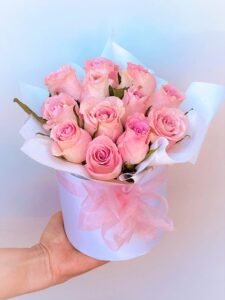 Pink-Roses-in-Hat-Box