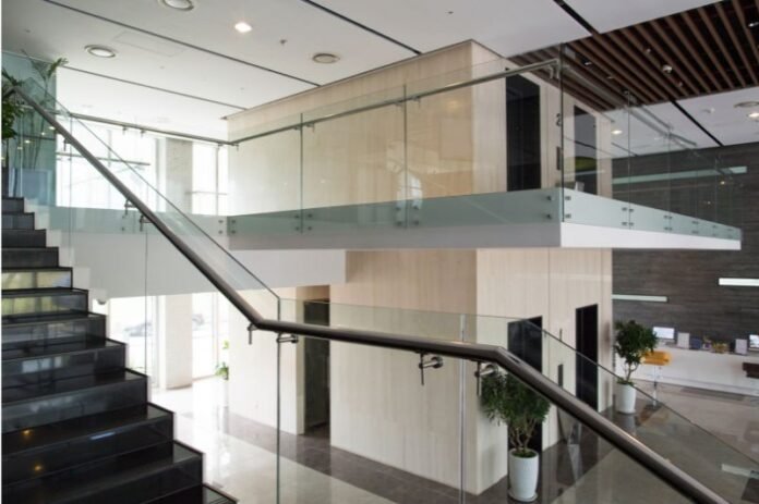 glass-balustrade-stairs